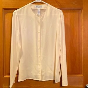 Women’s Jones New York button down shirt.